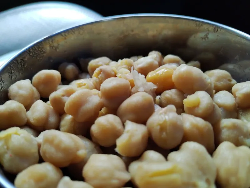 Pressure Cooker, Instant Pot, or Slow Cooker: Which One Actually Makes the Best Chole?